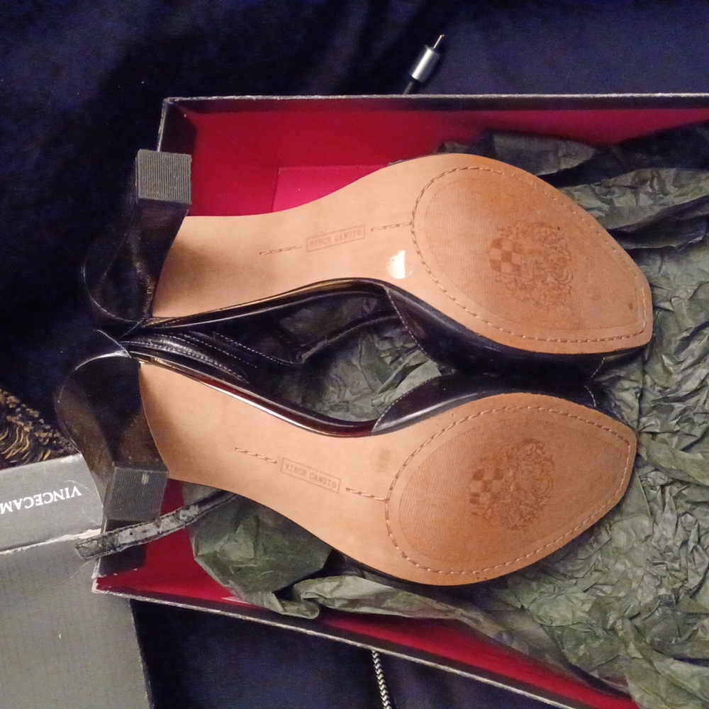Shoes - Picture 5 of 8